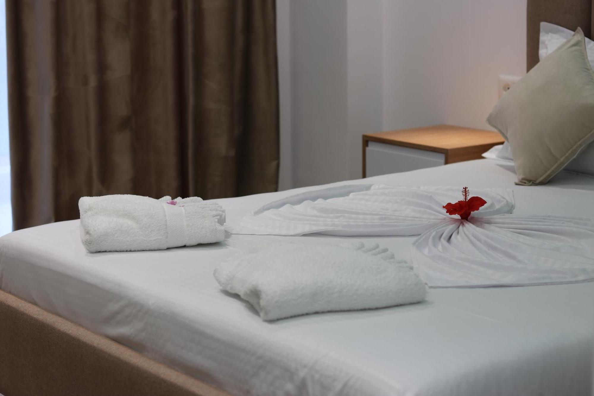 Klea Rooms Himare Bagian luar foto