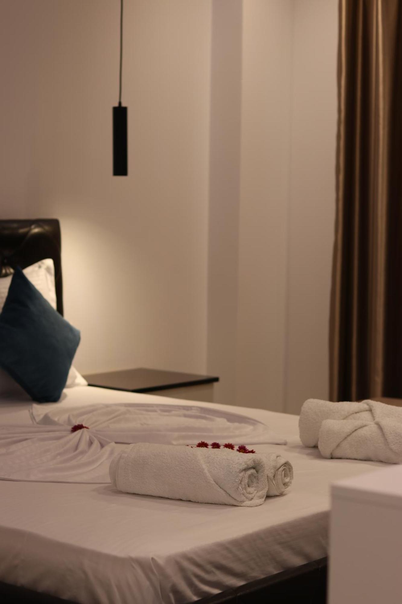 Klea Rooms Himare Bagian luar foto